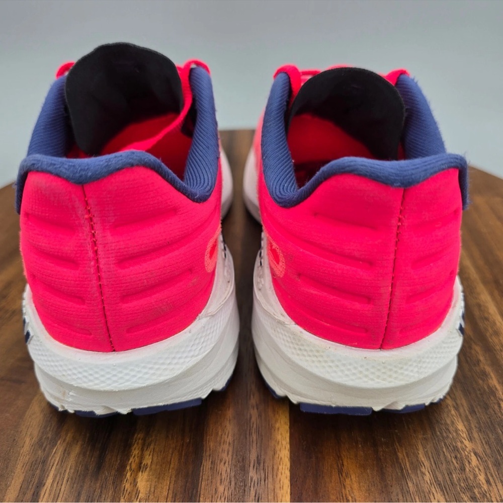 Brooks ! 😍Women's Athletic Shoes - Pink and Navy - Picture 3 of 6